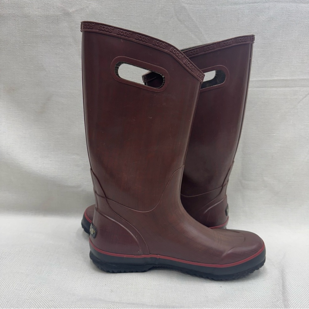 Bogs women’s Berkeley matte finish maroon rain boots size 7 embossed logo